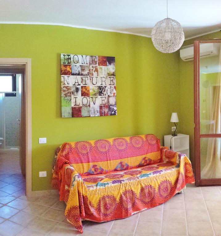 La Casa Felice Appartamenti Chia Cameră foto