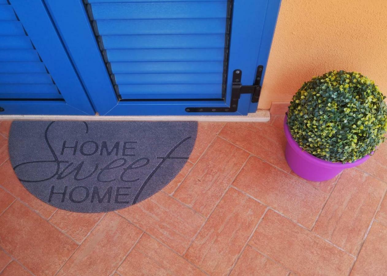 La Casa Felice Appartamenti Chia Exterior foto